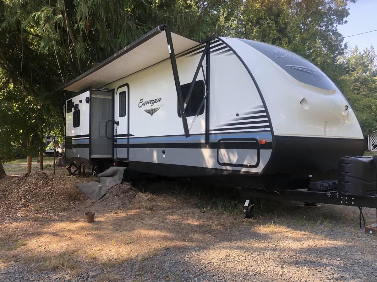 Photo Like New! 2018 37ft Forest River Surveyor