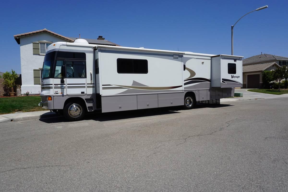 Photo Financing Available! 2006 38 ft. Winnebago Voyage 38J w/3 slides