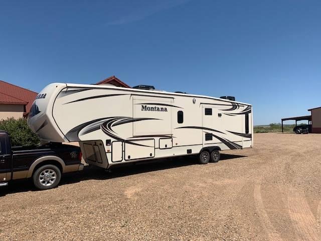 Photo Single owner! 2015 40 ft. Keystone Montana 3910FB w/3 slides