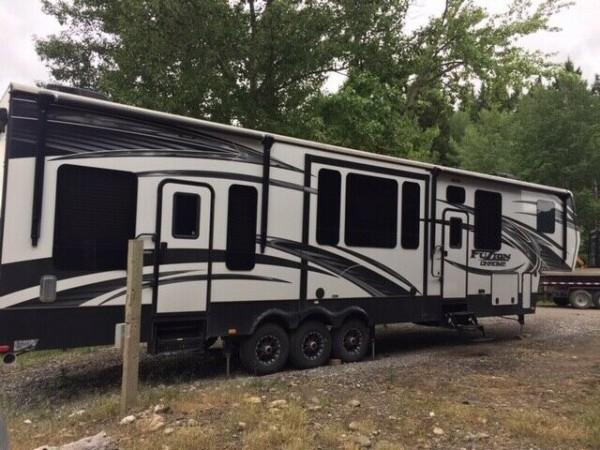 Photo 2015 Keystone Fuzion 401 Chrome Fifthwheel For Sale