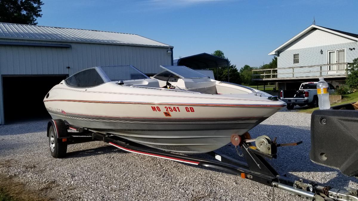 Photo 1990 Bayliner Capri 2250