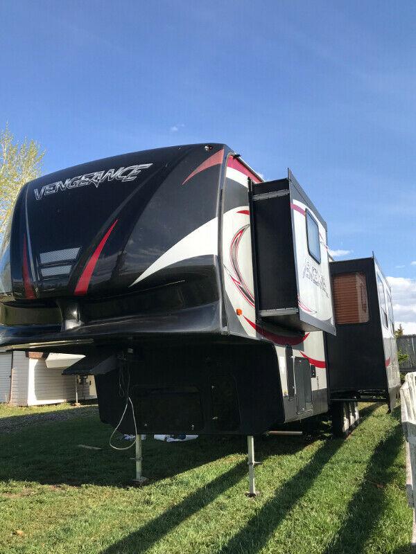 Photo 2014 Forest River Vengeance 396V Fifthwheel For Sale