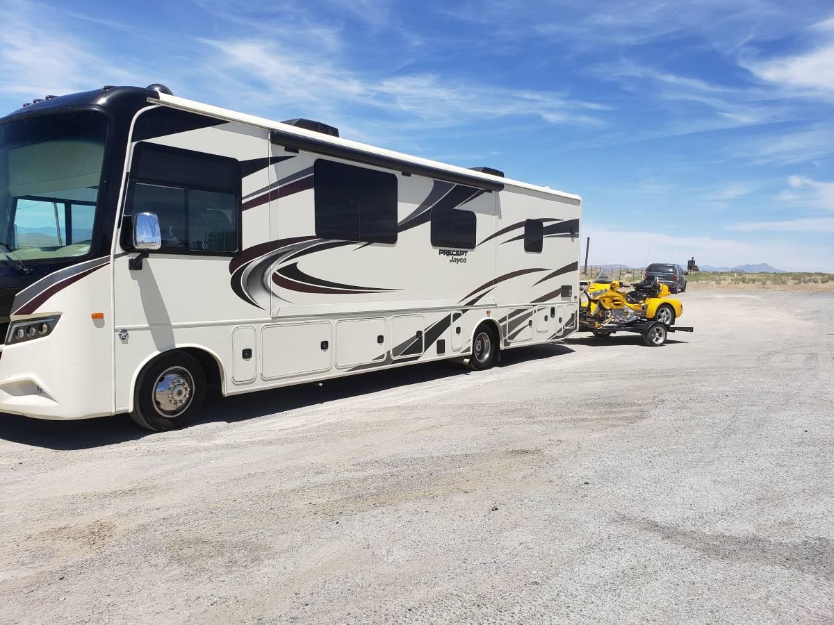 Photo Top of the line! 2018 Jayco Precept 36 ft. 33U