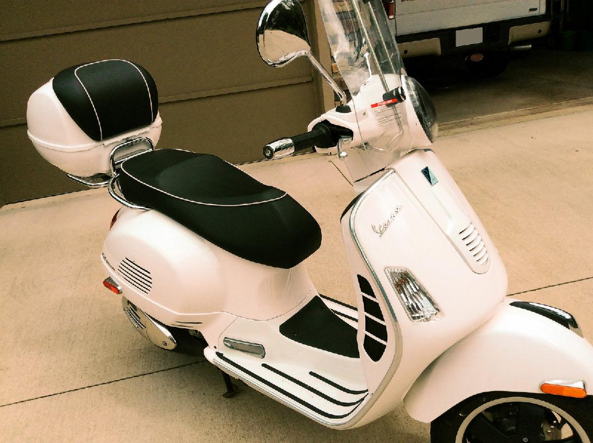 Photo 2010 Vespa GTS 300 with extras!!!