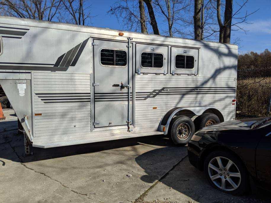 Photo 1995 Sunlite Sundowner horse trailer