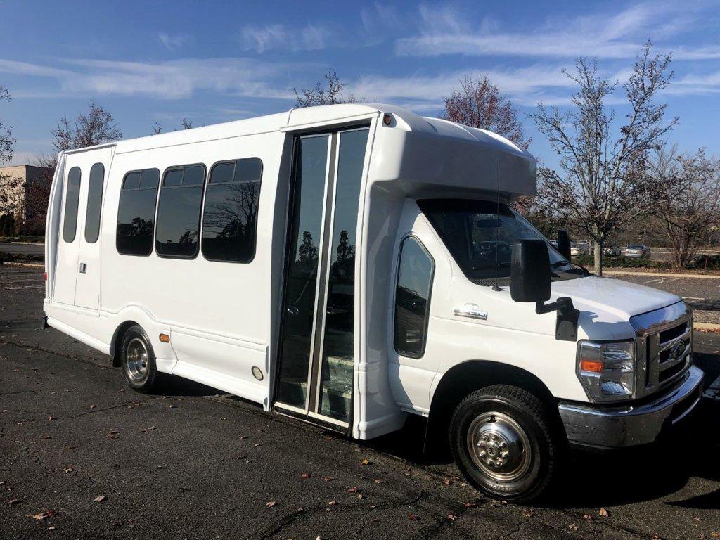 Photo 2014 Ford E450 TurtleTop Wheelchair Bus (A5050)