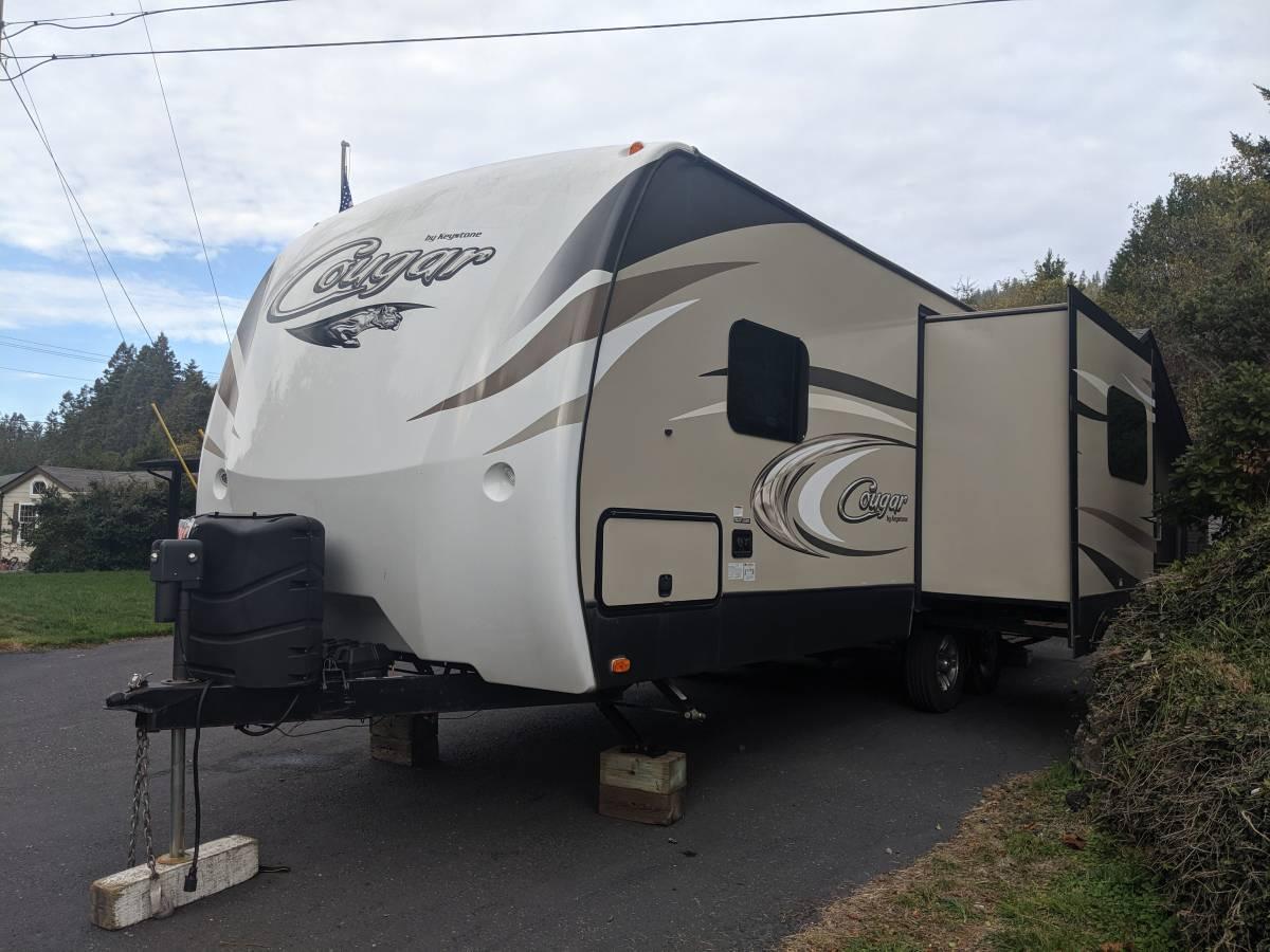 Photo Like New-One Owner! 2016 Keystone Cougar w/slide