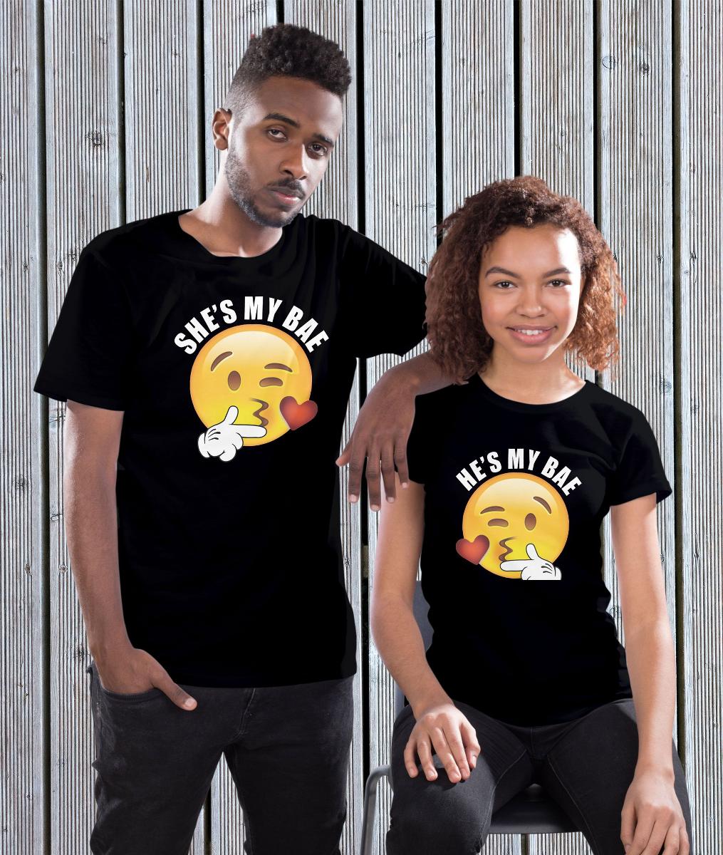 Photo Buy matching couples t-shirts for valentine’s day