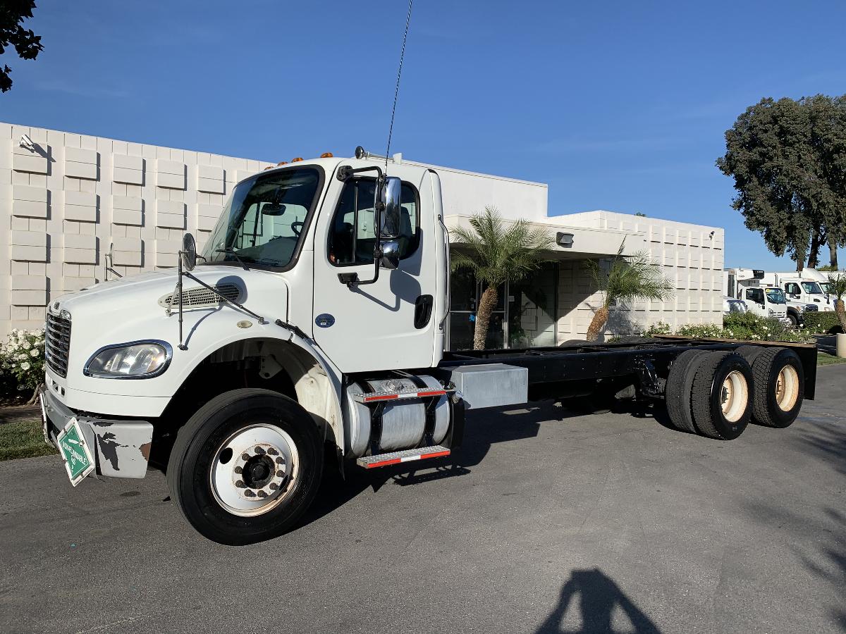 Photo 2013 Freightliner M2 Cab & Chassis 3 Axle 350HP Cummins CARB Compliant
