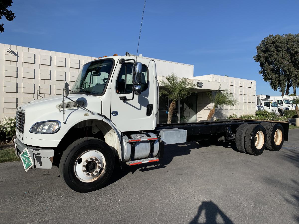 Photo 2013 Freightliner M2 Cab & Chassis 3 Axle 350HP Cummins CARB Compliant