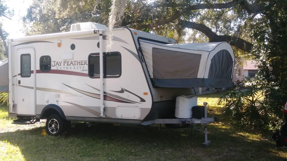 Photo Excellent condition! 2014 18 ft. Jayco Jay Feather Ultra Lite X17Z