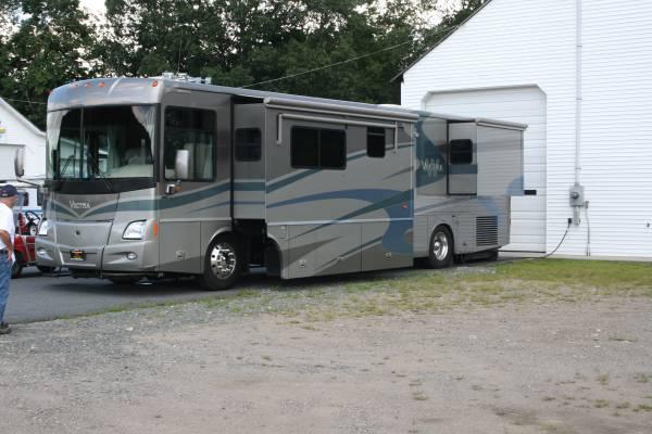 Photo 2005 Winnebago Vectra RV Motorhome