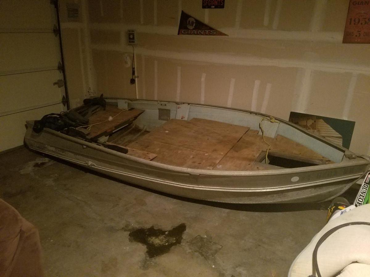 Photo 12 ft Aluminum Boat w/Minn Kota 80 Troll Motor