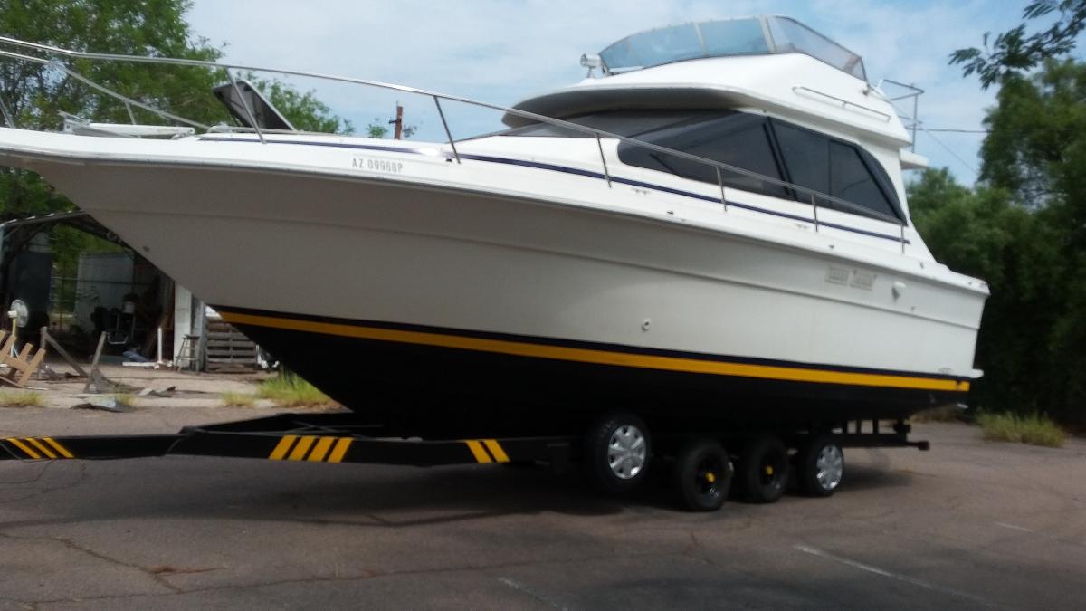 Photo SEARAY SEDAN BRIDGE 300 1989 WITH THE TRAILER 6 BRANNY NEW TIRES,  BOTH ENGINES RUNS JUST PUT TWO NEW KIT FOR THE CARBURATORS, THREE  BRANNY NEW BATTERIES NEEDS COMPLETE UPHOLSTERY, THE BODY IS IN THE GOOD SHAPE, BIMINI TOP,THE BOAT AND TRIPLE AXEL TRAILE