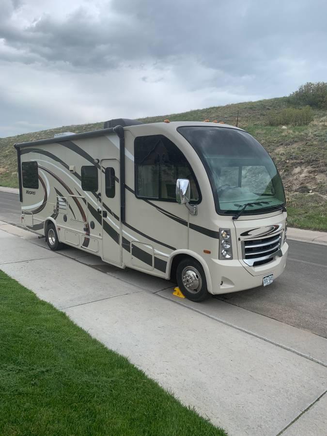 Photo Like new! 2016 26 ft. Thor Vegas w/slide