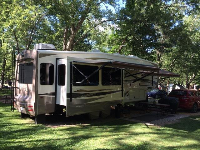 Photo 2015 Forest River Cedar Creek Hathaway 34RL