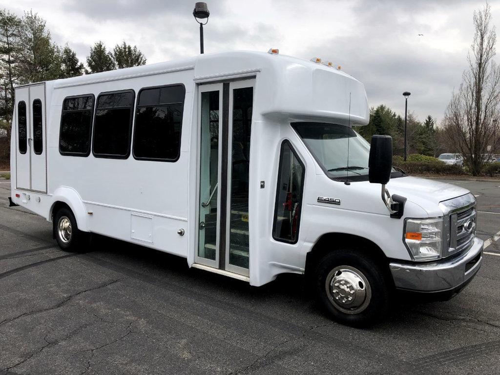 Photo 2012 Ford E450 Low Mileage Wheelchair Bus 5 W/C Positions (A5066)
