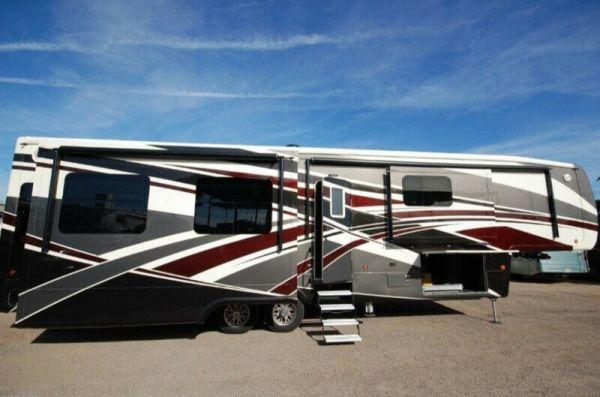 Photo 2018 DRV Mobile Suites 39DBRS3 Fifthwheel For Sale