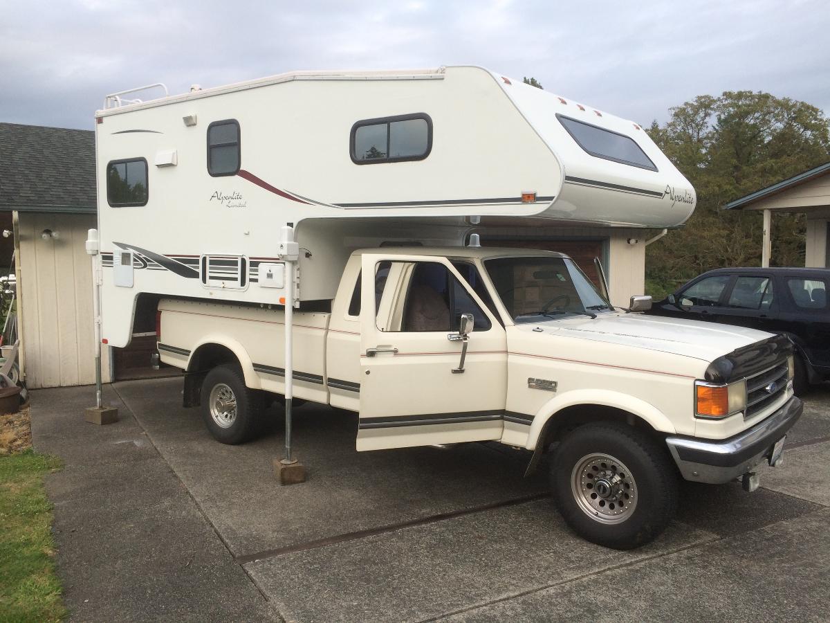 Photo 9' Alpenlite Slide-in Truck Camper with dinette slide-out