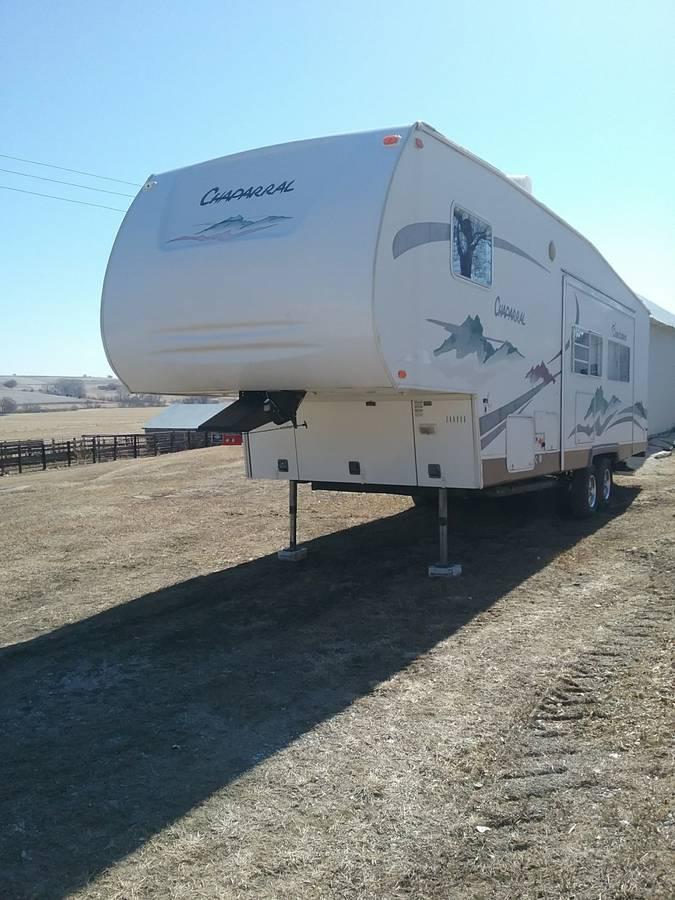 Photo By Owner! 2005 27 ft. Coachmen Chaparral 279RKS