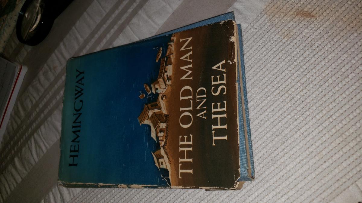 Photo EARNEST HEMINGWAY BOOK THE OLD MAN AND THE SEA