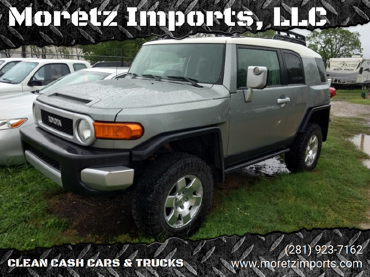 Photo 2010 Toyota FJ Cruiser 4x4 6-Speed SUV in Silver - Nice Condition