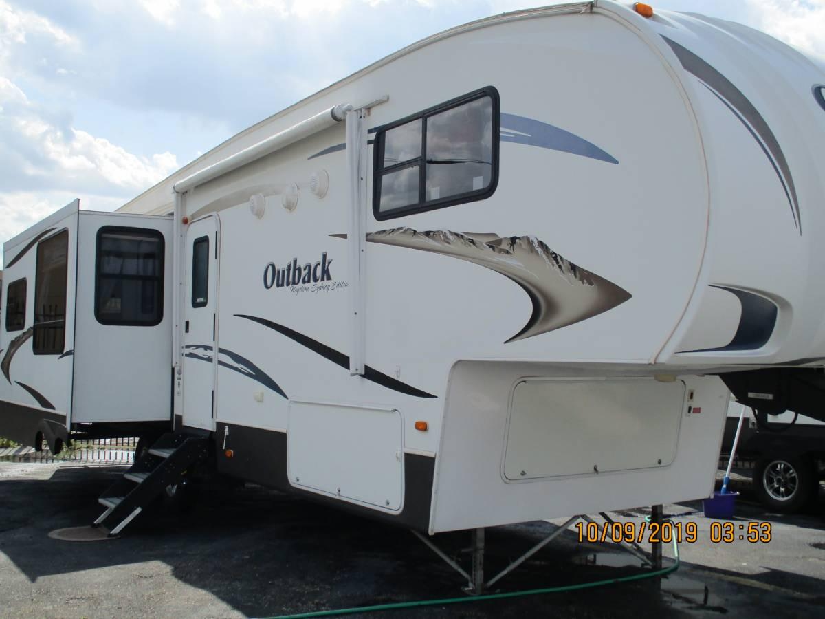 Photo 2010 Keystone Sydney, Outback 325FRE 5th wheel 36ft. 4slides LIKE NEW