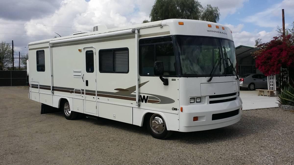 Photo 2001 WINNEBAGO 29' CLASS A MOTORHOME ONLY 19000 MILES