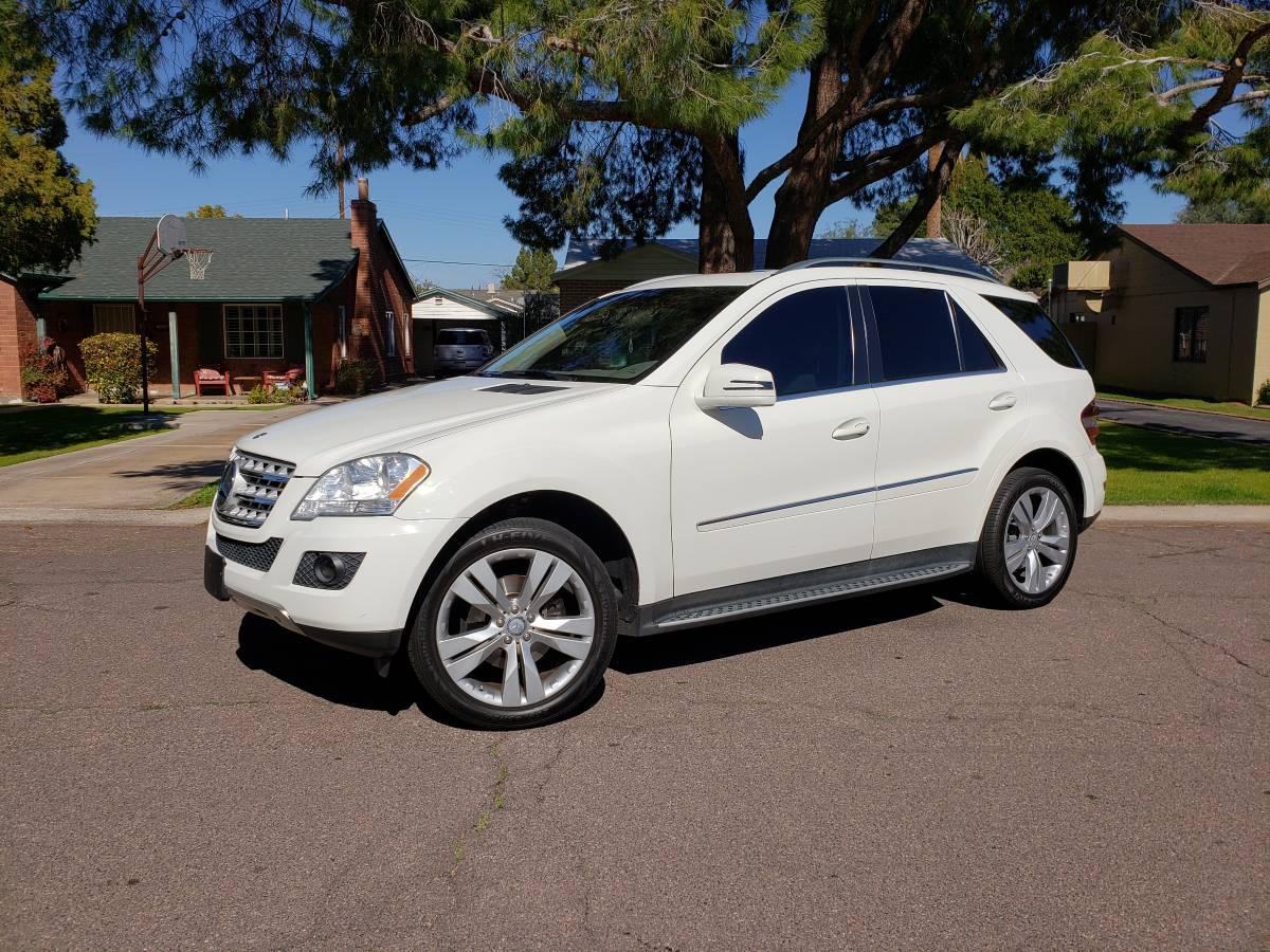 Photo 2011 Mercedes Benz ML350 Like New