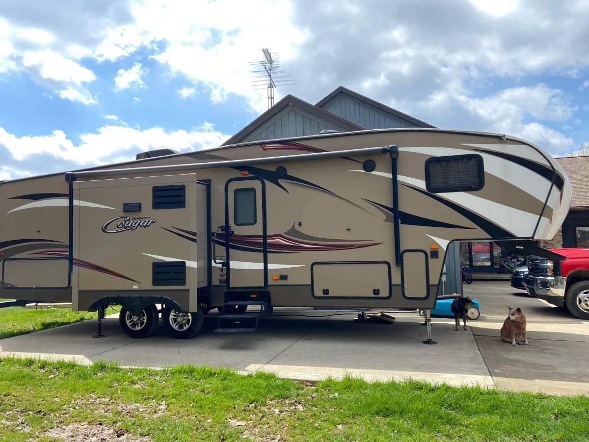 Photo 2016 Keystone Cougar X-Lite 28DBI Fifth Wheel For Sale in Mansfield, Ohio 44903