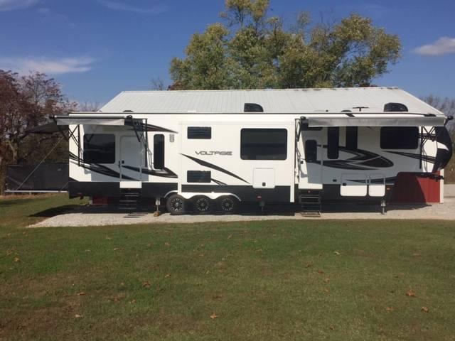 Photo 2017 Dutchmen Voltage V4105 Toy Hauler For Sale in Pea Ridge, Arkansas  72751