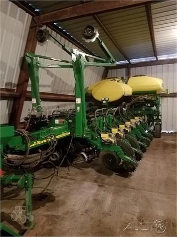 Photo 2010 John Deere 1770NT CCS Planter For Sale in Whitewater, Wisconsin  53190