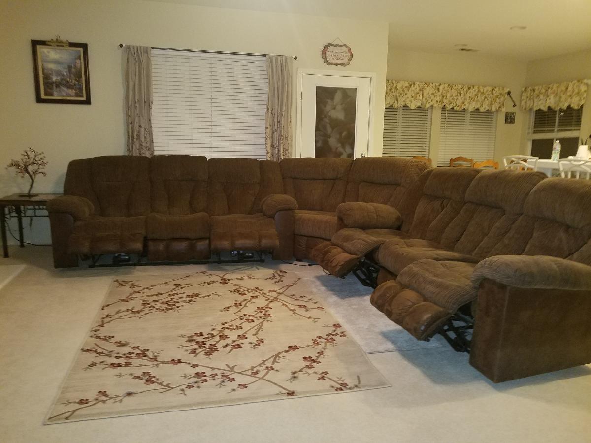 Photo Large 3 piece sectional power sofa