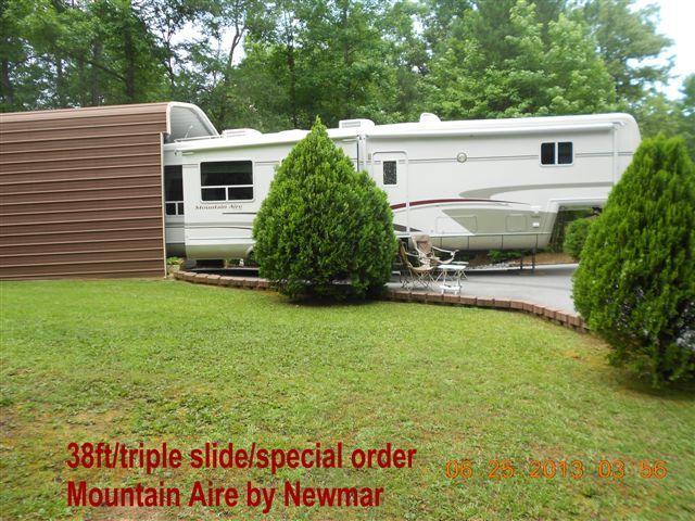 Photo Newmar Mountain Aire 5th Wheel Camper